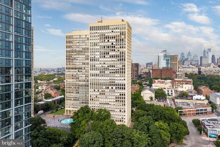 Building Photo - 210 Locust St
