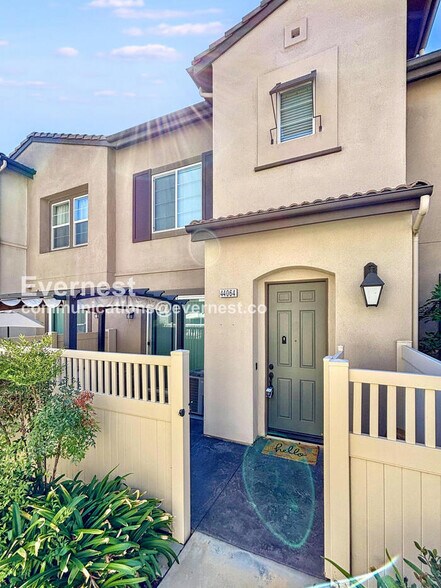 Primary Photo - 44064 Calle Luz