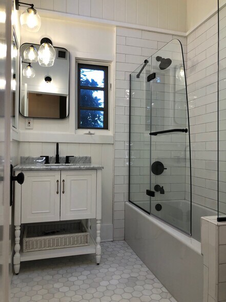 Building Photo - 2044 N Highland Ave
