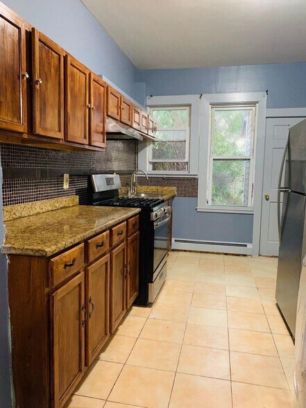 Kitchen - 20 Lewis Ave