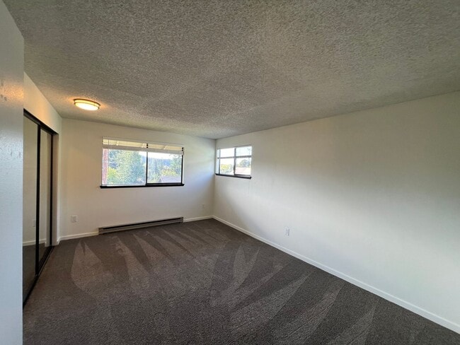 Building Photo - 2111 Knox Ave