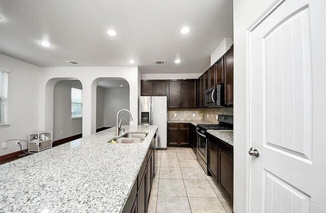 Building Photo - 17031 Iver Ironwood Trl