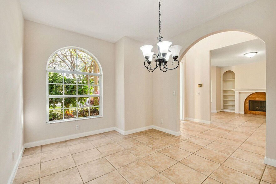 Building Photo - 207 Banyanwood Pt