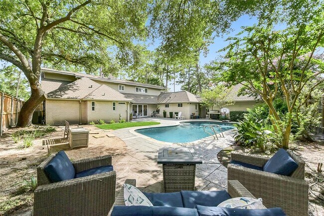 Building Photo - 12326 Old Oaks Dr