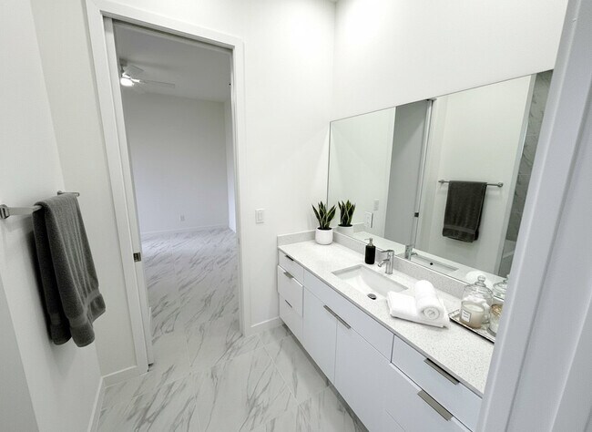 Building Photo - 1027 Kismet Pkwy