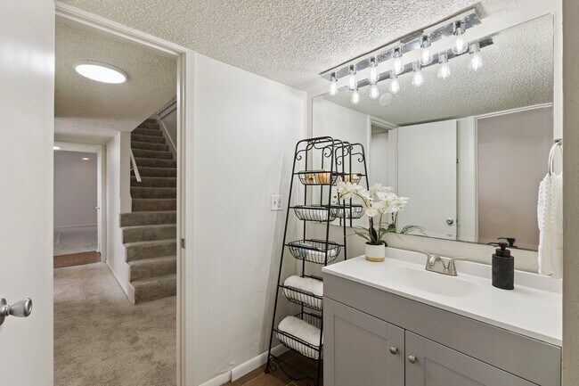 Building Photo - 2400 Sq Ft Condo for Rent Near Shopping
