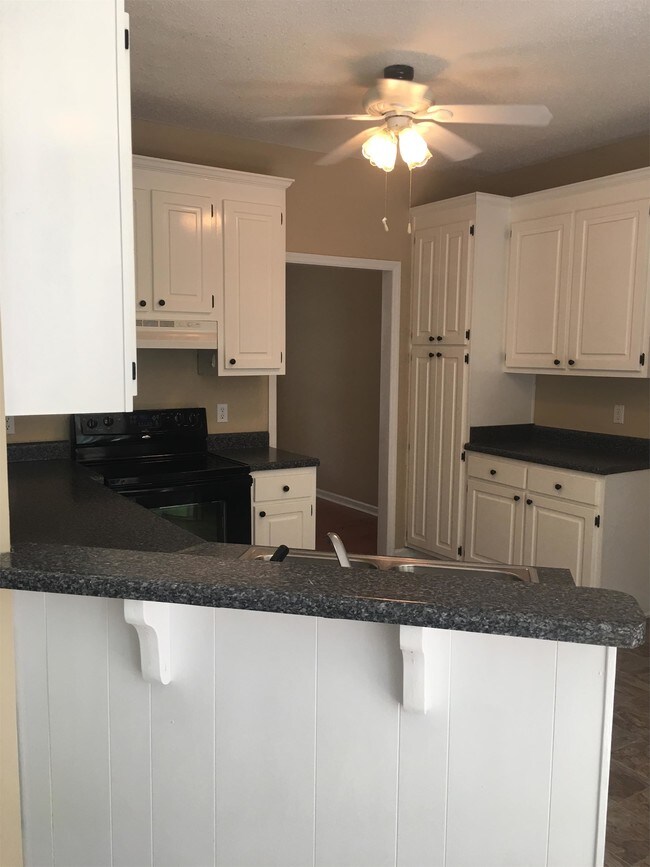 Building Photo - 403 9th Ave