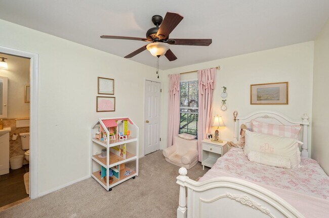 Building Photo - Location & LUXURY in Bluewater Bay!!