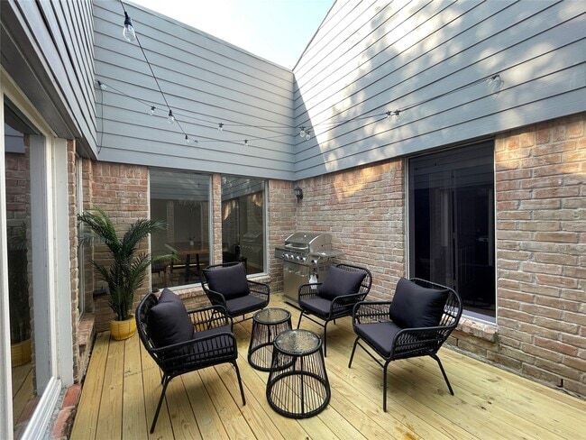 Building Photo - 15630 Pine Mountain Dr