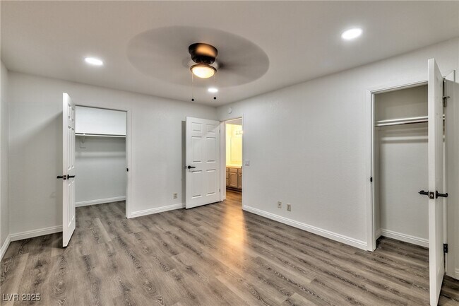 Building Photo - 4150 Sanderling Cir