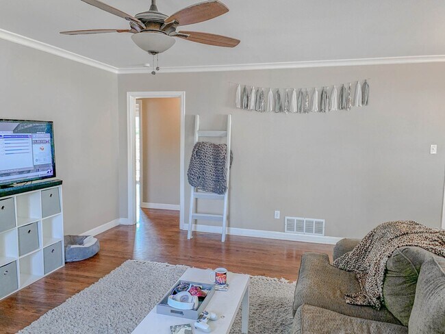 Building Photo - Pre-Leasing - 2-Bedroom Minutes from Texas...