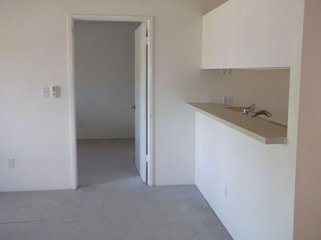 Building Photo - 1 bedroom, 1 bath, 1 assigned parking at t...