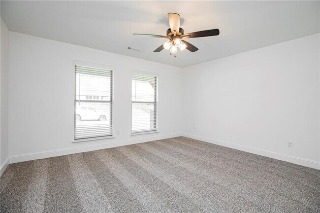Building Photo - 400 Manfield Ave