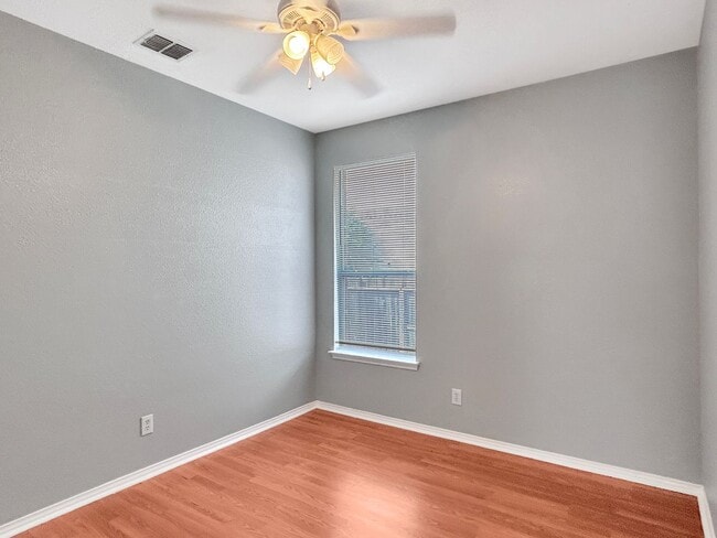 Building Photo - Alamo Ranch 3/2 + Flex Space, Stainless Appliances & 2-Car Garage