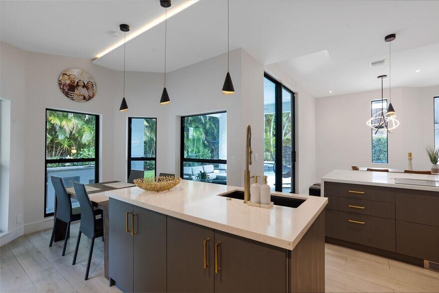 Building Photo - 6586 NW 97th Dr