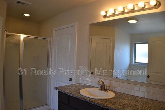 Building Photo - 1220 Randolph Dr