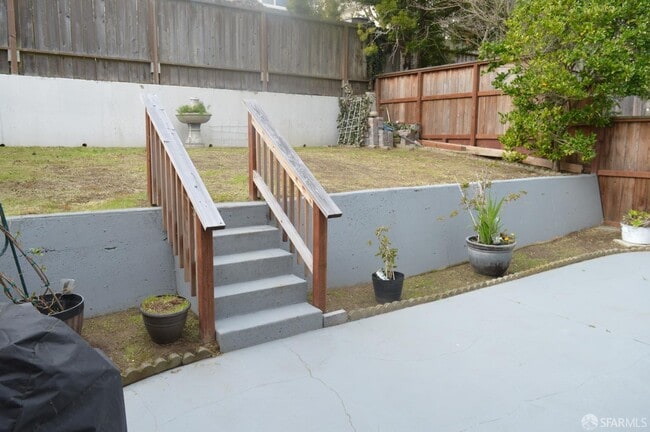 Building Photo - 87 Lakemont Dr