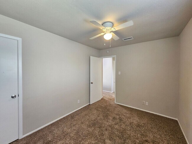 Building Photo - 3106 Trenton Dr