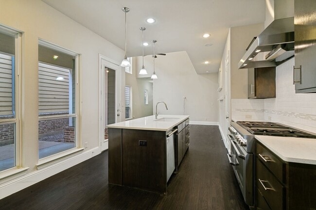 Building Photo - Live in the Heart of Old Town Coppell | Modern 3-Bedroom Home Across from the Farmers Market & Sp...