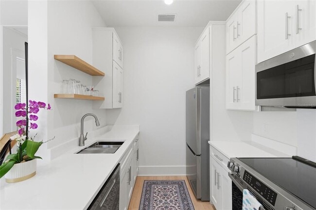 Building Photo - 345 Bailey St