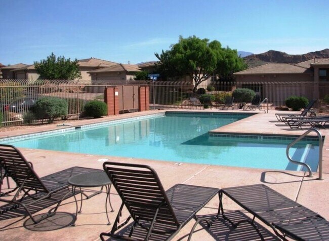 Building Photo - 1642 N Great Basin Dr