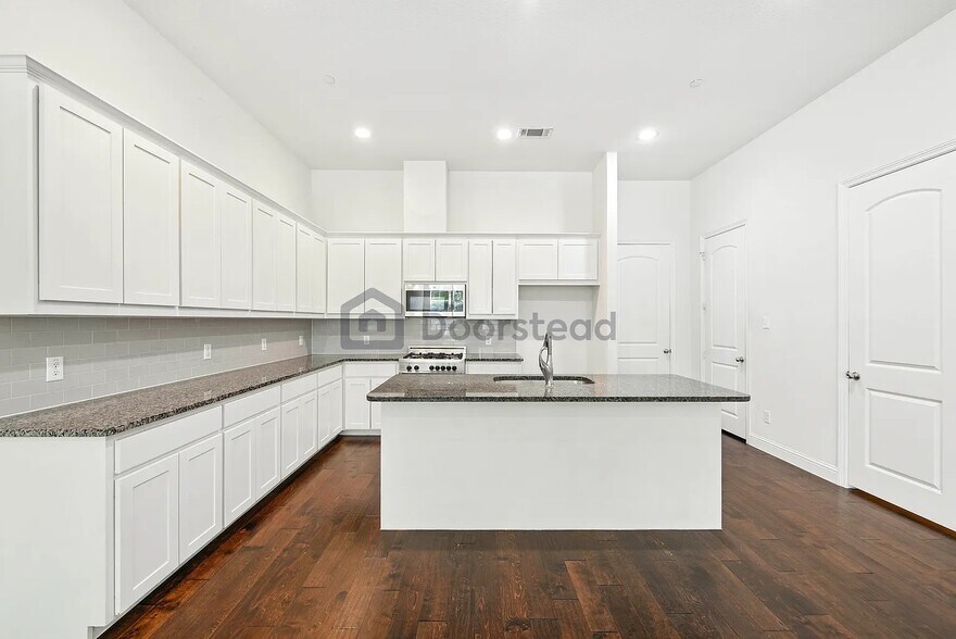 Building Photo - 2518 Plumas Dr
