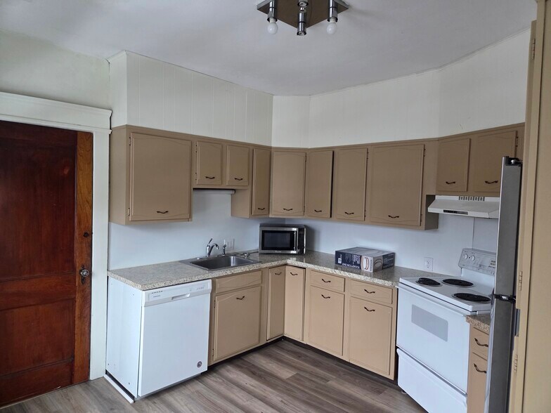 Building Photo - 1101 Quincy Ave