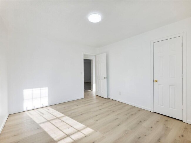 Building Photo - 2032 Morning Dew Pl