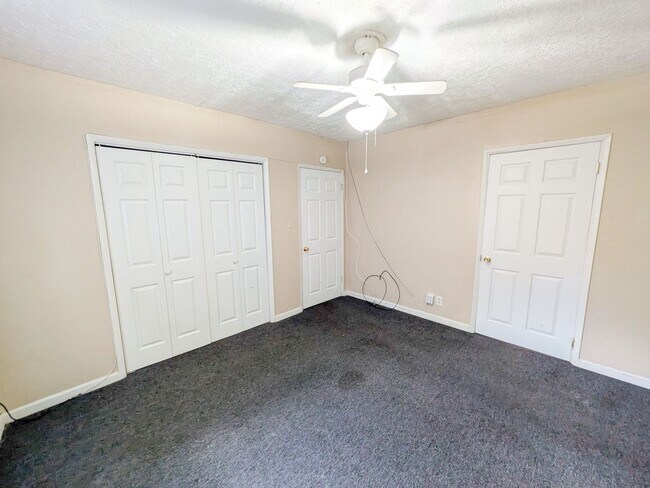 Building Photo - 3350 Cherry Dr