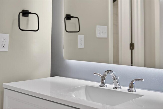 Building Photo - 679 Anderson Walk