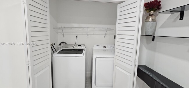 Building Photo - 7811 SW 102nd Pl