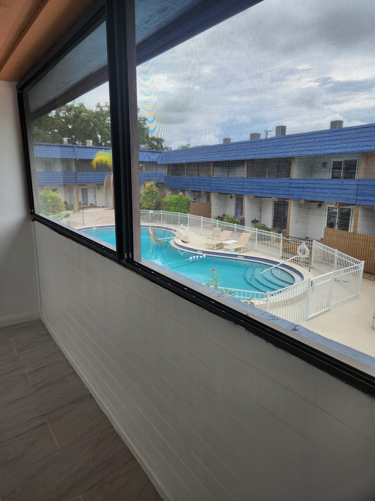 Building Photo - 2521 Country Club Dr