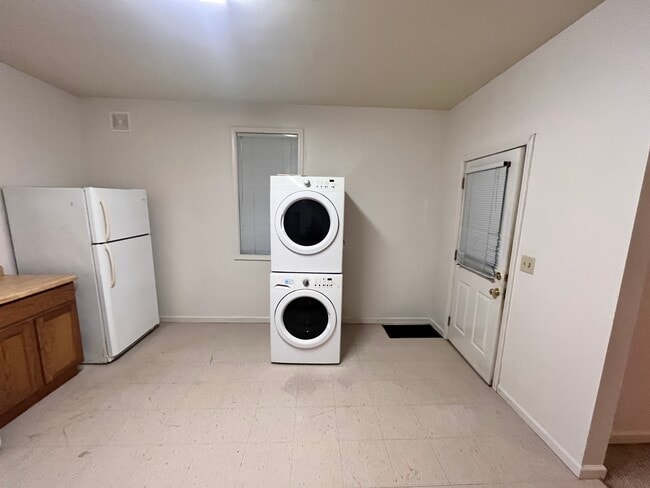 Kitchen - 166 E Stadium Ave