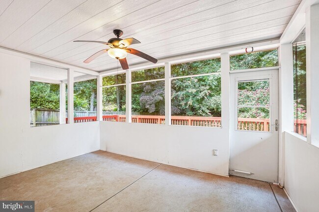 Building Photo - 12027 Devilwood Dr