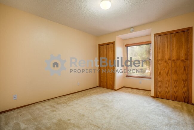 Building Photo - FANTASTIC HOUSE TO CALL HOME!
