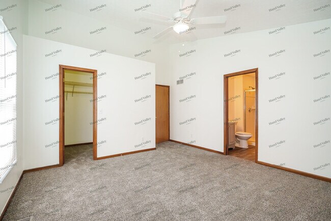 Building Photo - 7981 Eurogrey Ct