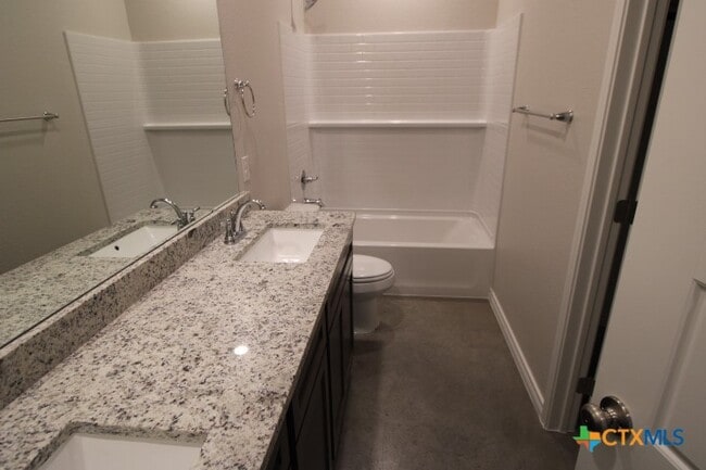 Building Photo - 640 Pacific Crest Trl