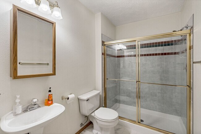 Building Photo - Stunning Home and Three Bay Shop Along Spo...