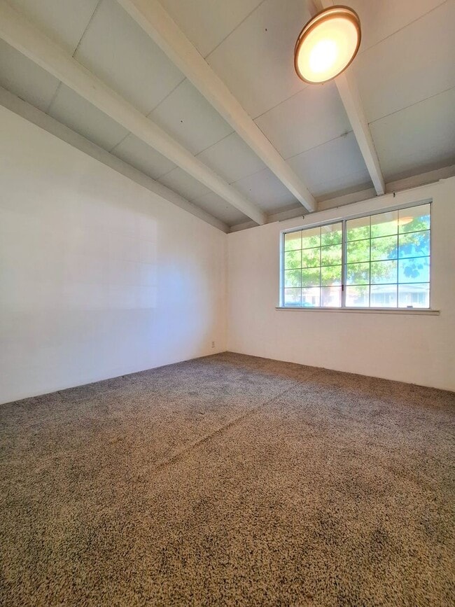 Building Photo - Refurbished 3bd Single Story House With Carport & Large Yards