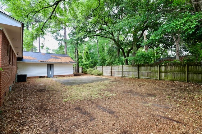 Building Photo - 807 N Guignard Dr