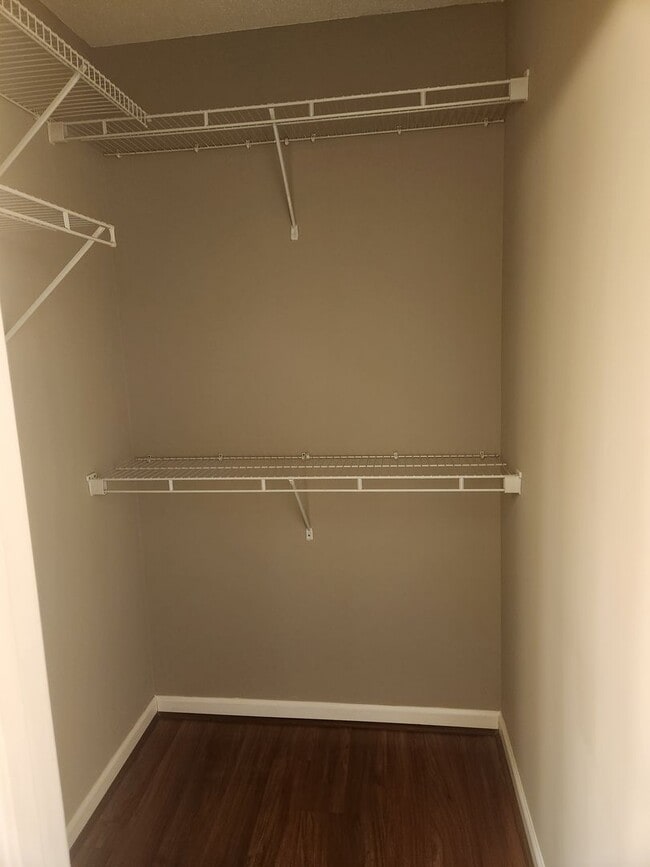Building Photo - Cozy 3 Bed 2 Bath Home Available Now