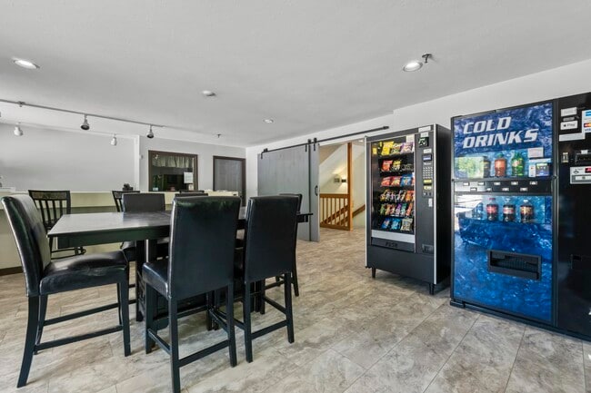 Building Photo - 131 Lake St