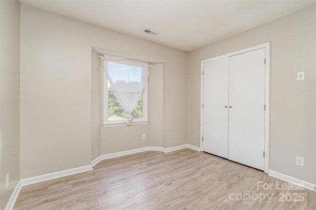 Building Photo - 6165 Meadow Rose Ln