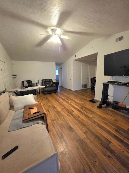 Building Photo - 15208 Spring Hill Ln