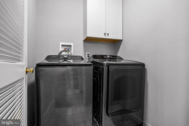 Building Photo - 81 Sassafras Dr