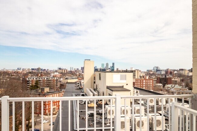Building Photo - 1450 Beacon St
