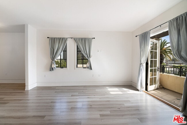 Building Photo - 225 S Hamilton Dr