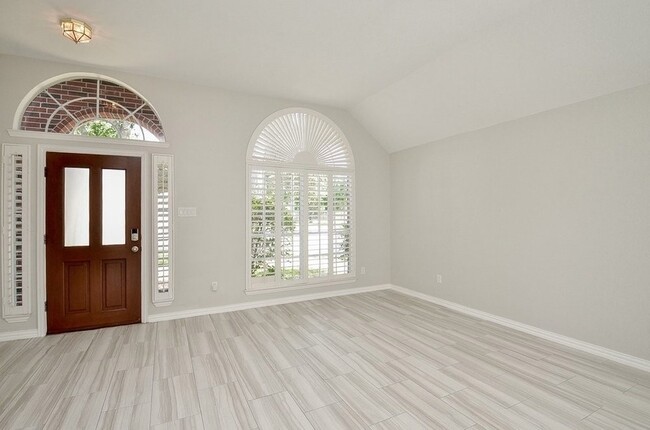 Building Photo - 20211 Canyon Ridge Ct