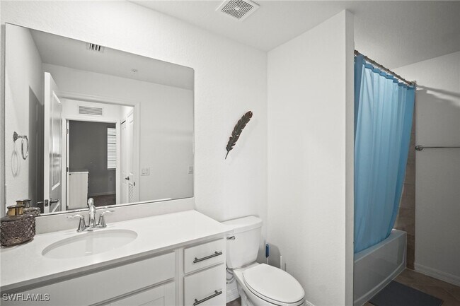 Building Photo - 15285 Grn Acrs Ave