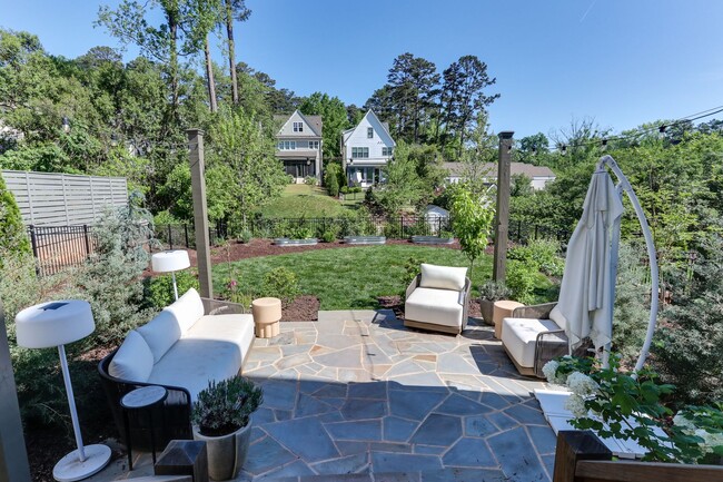 Building Photo - Extrordinary 4BD, 4.5BA Raleigh Home in an...